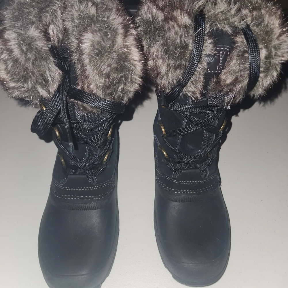 Women's Khombu Watefproof Winter Black Fur-Lined Boots Size 9